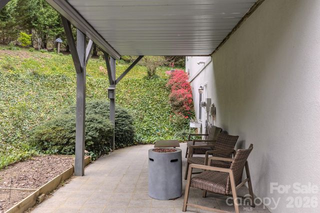 9 Double Eagle Drive, Weaverville, NC 28787