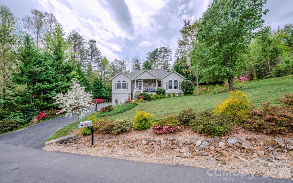 9 Double Eagle Drive, Weaverville, NC 28787