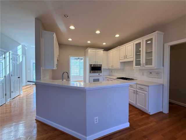 425 Arbor Creek Overlook, Roswell, GA 30076