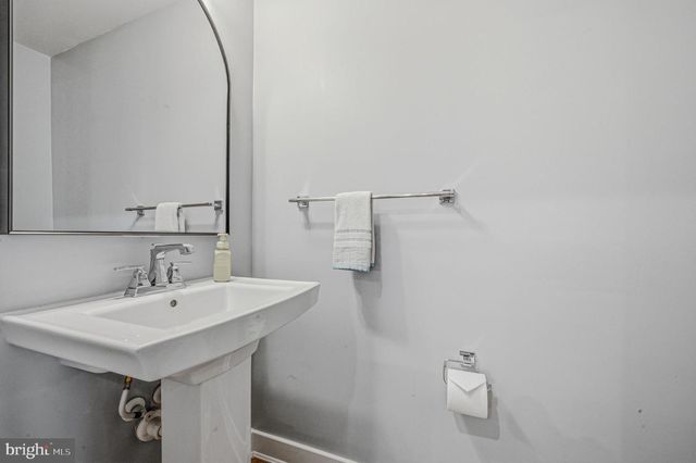 2004 RIVERS DR, Newark, DE 19702