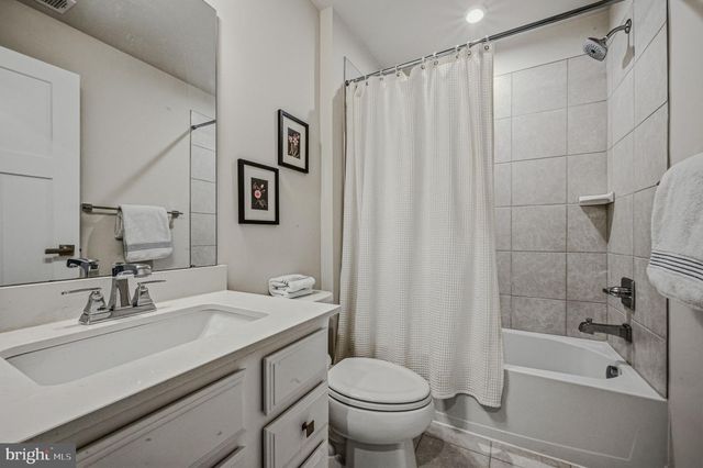 2004 RIVERS DR, Newark, DE 19702