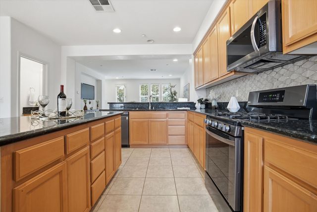 2833 Alnwick Ave 7, Livermore, CA 94551