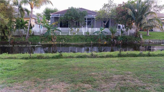 7960 NW 14th St, Pembroke Pines, FL 33024