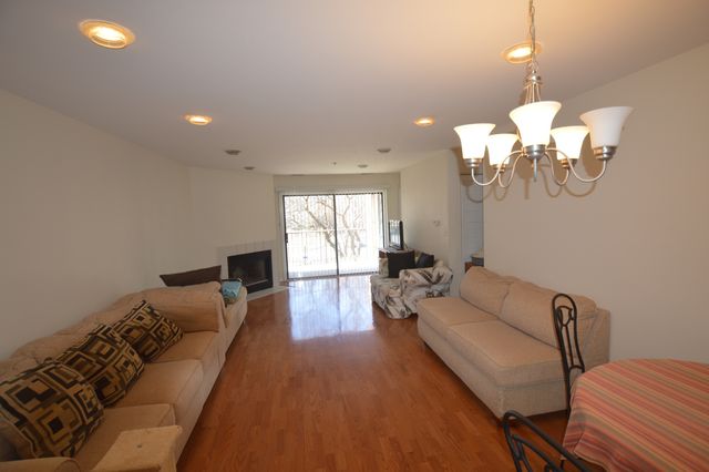 631 Hapsfield Lane 106, Buffalo Grove, IL 60089