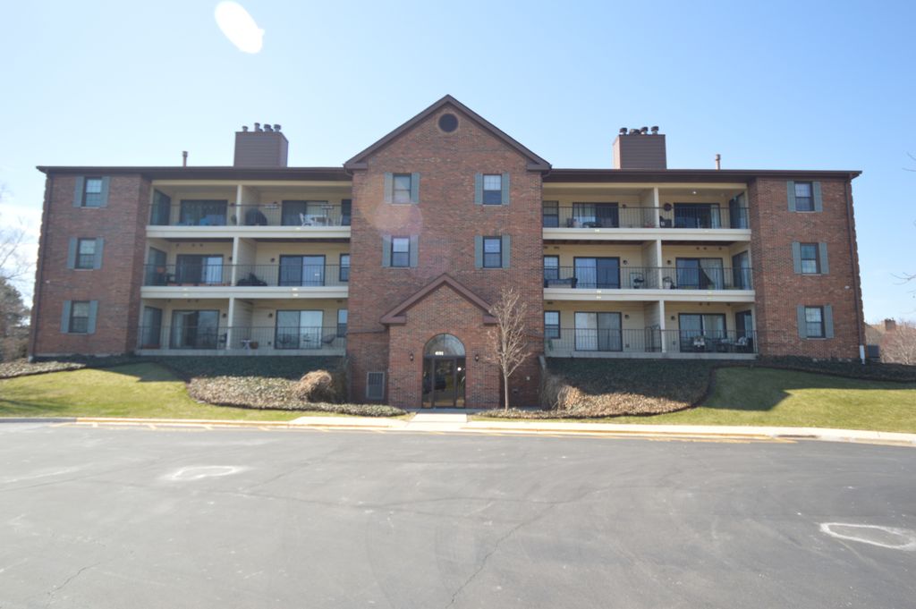 631 Hapsfield Lane 106, Buffalo Grove, IL 60089