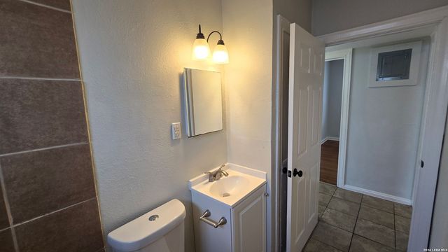 1802 W Gramercy Pl Apt 1, San Antonio, TX 78201