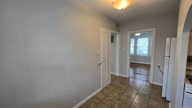 1802 W Gramercy Pl Apt 1, San Antonio, TX 78201