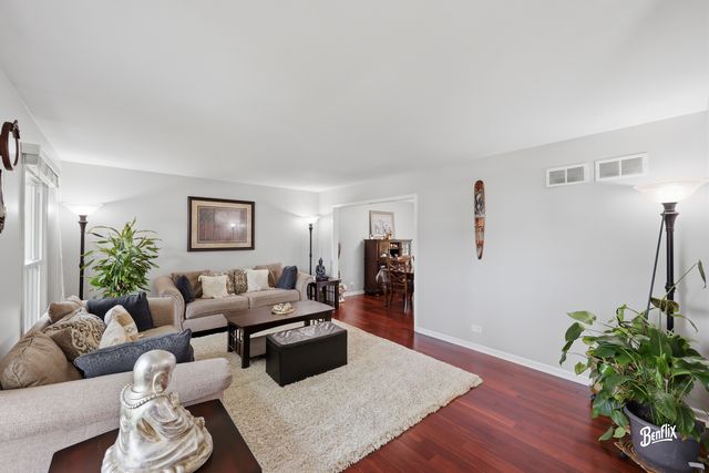 750 Dunhill Drive, Buffalo Grove, IL 60089