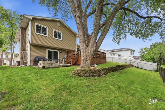 750 Dunhill Drive, Buffalo Grove, IL 60089