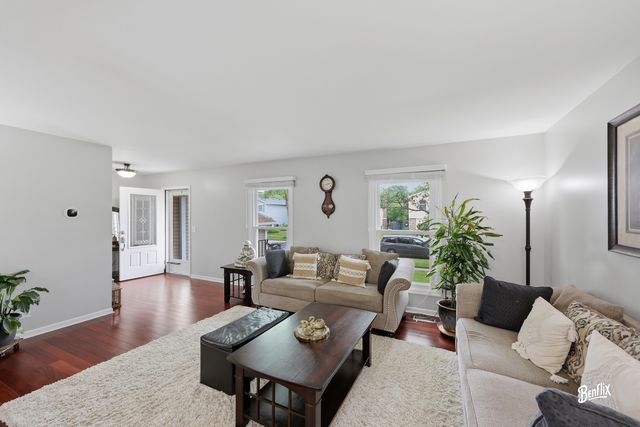 750 Dunhill Drive, Buffalo Grove, IL 60089
