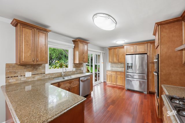 750 Dunhill Drive, Buffalo Grove, IL 60089