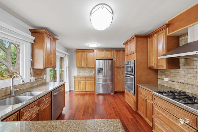 750 Dunhill Drive, Buffalo Grove, IL 60089