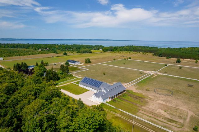 3619 Tompkins Road, Traverse City, MI 49686