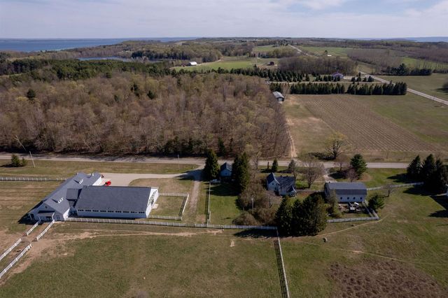 3619 Tompkins Road, Traverse City, MI 49686