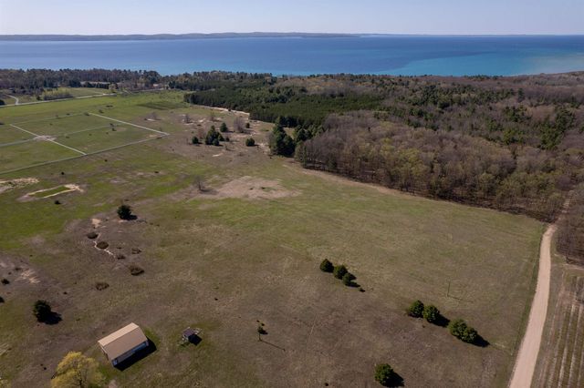 3619 Tompkins Road, Traverse City, MI 49686