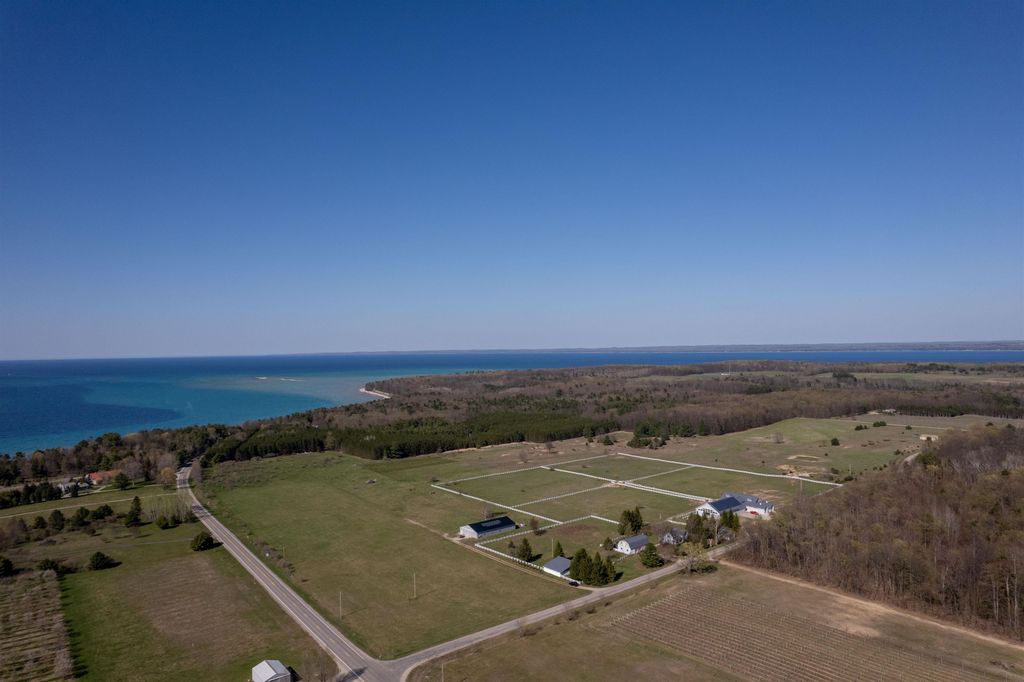 3619 Tompkins Road, Traverse City, MI 49686