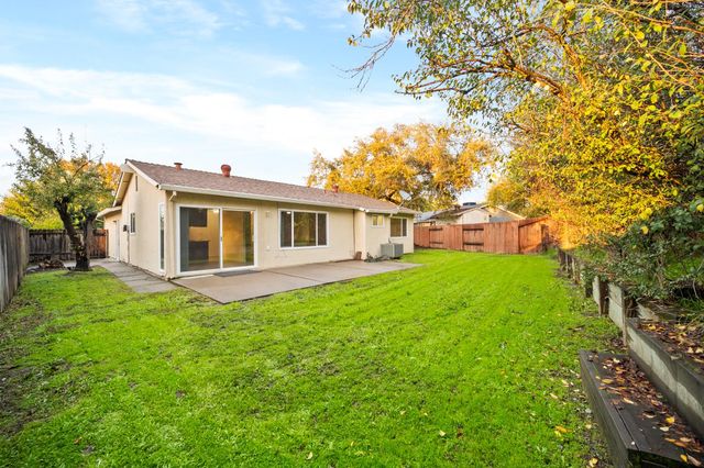 5846 Pikes Peak Way, Sacramento, CA 95842