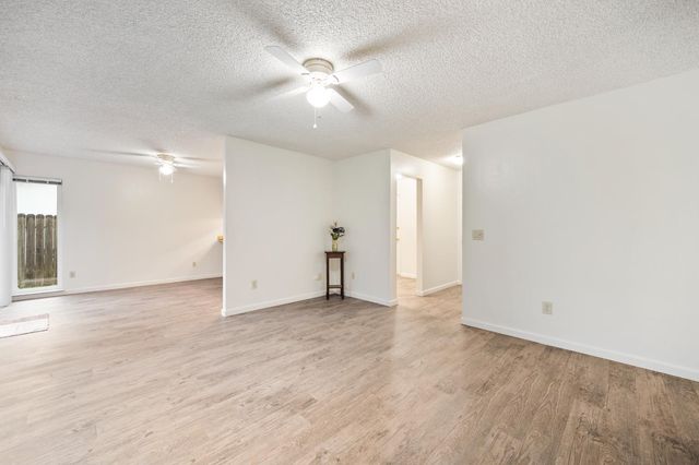 5846 Pikes Peak Way, Sacramento, CA 95842