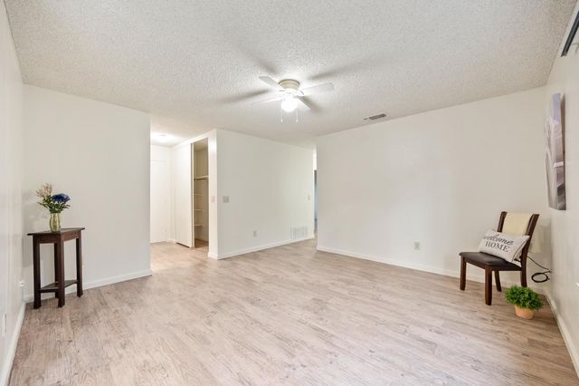 5846 Pikes Peak Way, Sacramento, CA 95842