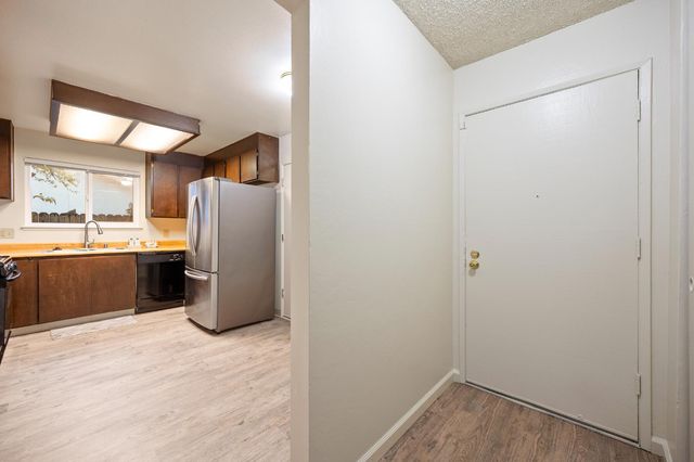 5846 Pikes Peak Way, Sacramento, CA 95842