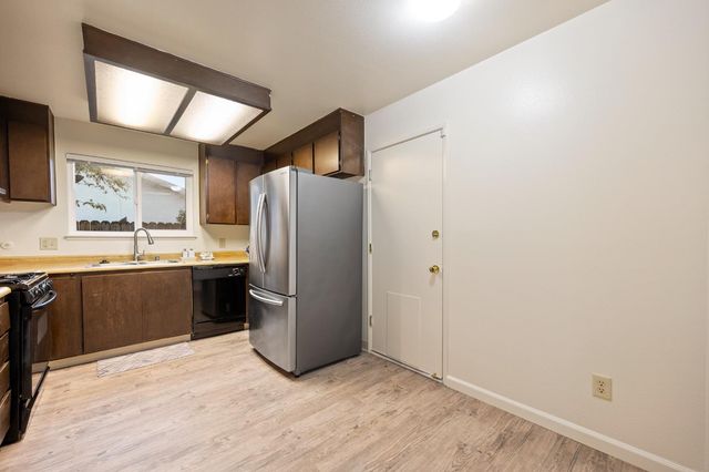 5846 Pikes Peak Way, Sacramento, CA 95842