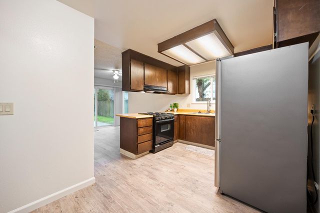 5846 Pikes Peak Way, Sacramento, CA 95842