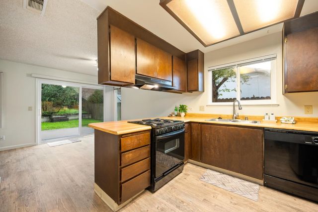 5846 Pikes Peak Way, Sacramento, CA 95842