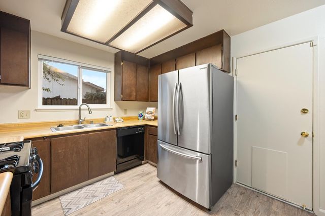 5846 Pikes Peak Way, Sacramento, CA 95842