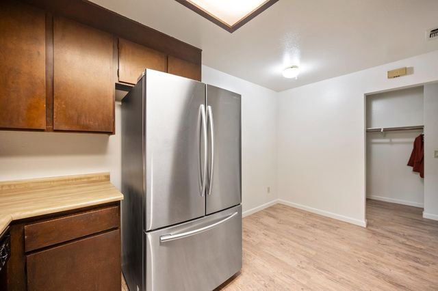 5846 Pikes Peak Way, Sacramento, CA 95842