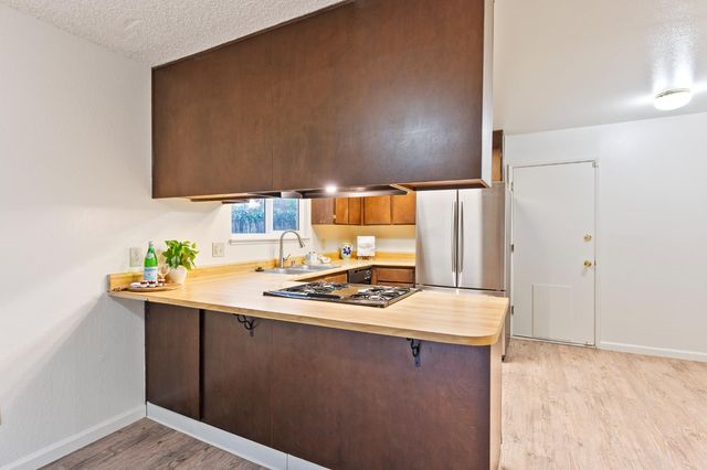 5846 Pikes Peak Way, Sacramento, CA 95842