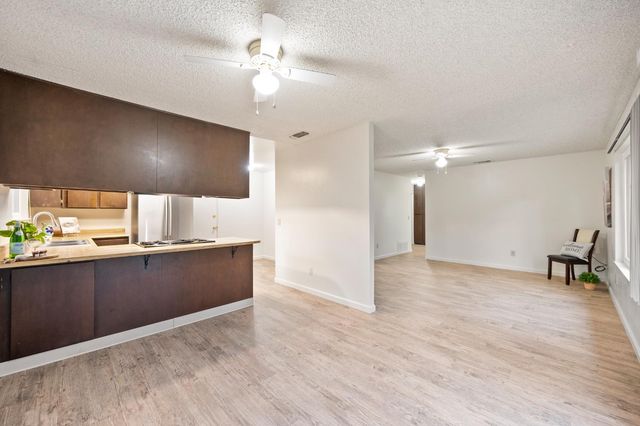 5846 Pikes Peak Way, Sacramento, CA 95842