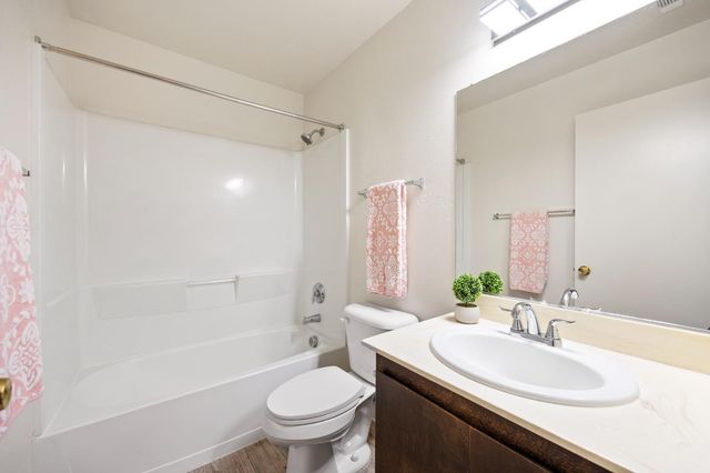 5846 Pikes Peak Way, Sacramento, CA 95842