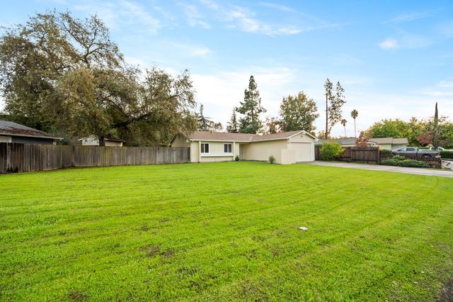 5846 Pikes Peak Way, Sacramento, CA 95842