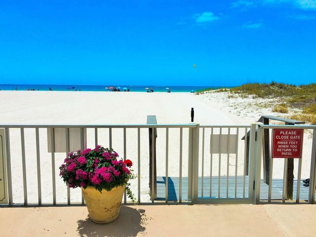 5000 GULF BOULEVARD 303, St Petersburg, FL 33706