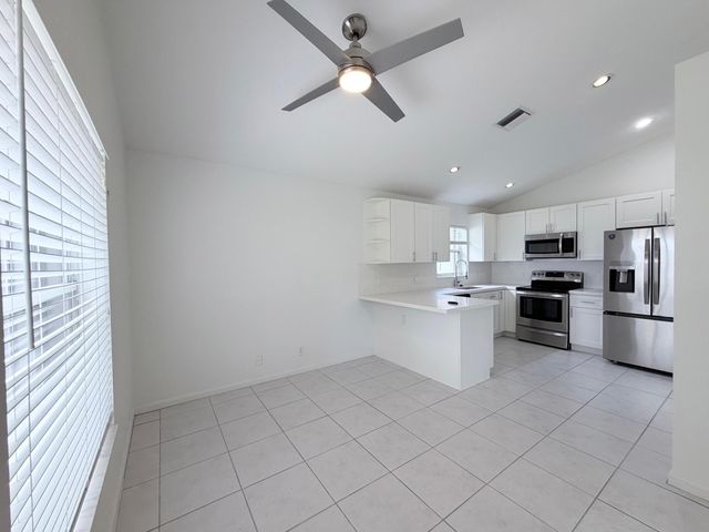 1975 Oak Berry Circle, Wellington, FL 33414