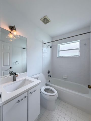 1975 Oak Berry Circle, Wellington, FL 33414