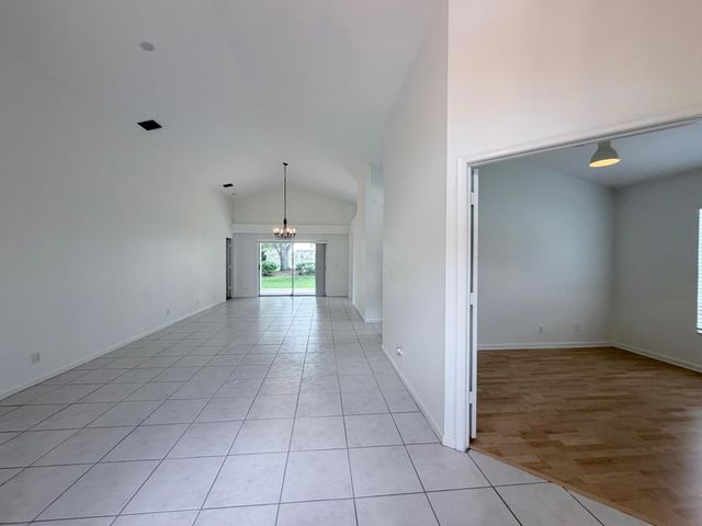 1975 Oak Berry Circle, Wellington, FL 33414