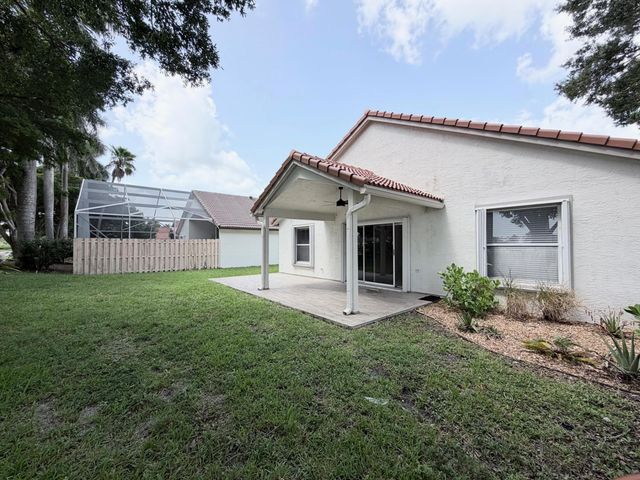 1975 Oak Berry Circle, Wellington, FL 33414