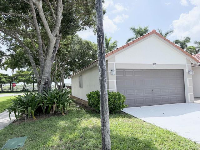 1975 Oak Berry Circle, Wellington, FL 33414