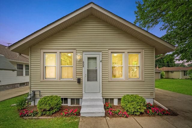 608 Glenwood Avenue, Elgin, IL 60120