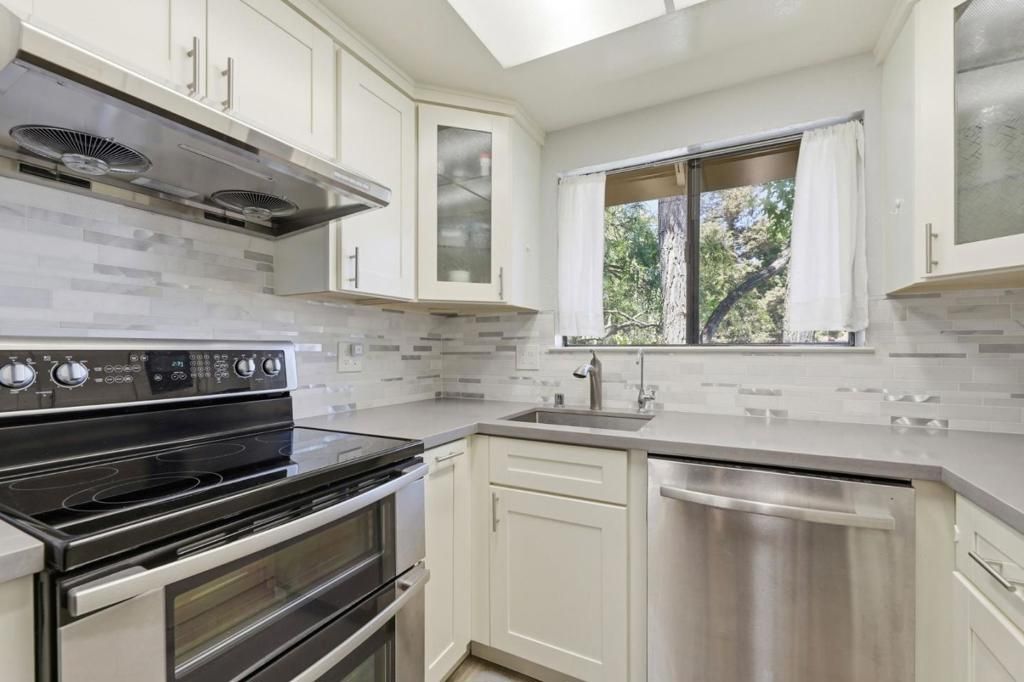 Image 5 of property listing at 3254 Kimber Court 110, San Jose, CA 95124