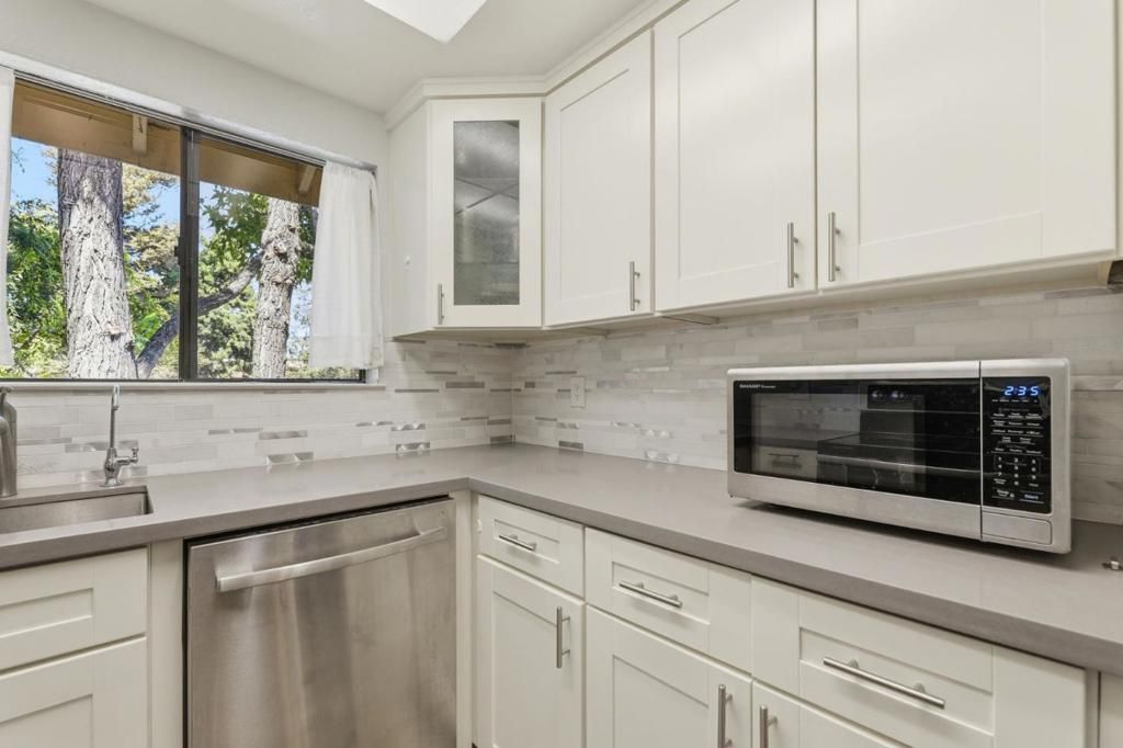 Image 6 of property listing at 3254 Kimber Court 110, San Jose, CA 95124
