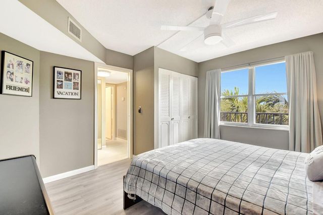 3951 Via Poinciana 415, Lake Worth, FL 33467