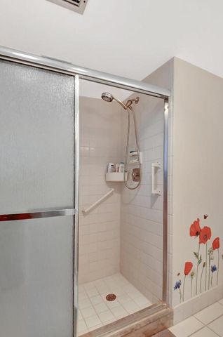 3951 Via Poinciana 415, Lake Worth, FL 33467