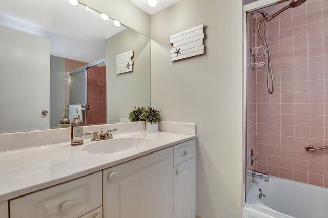 3951 Via Poinciana 415, Lake Worth, FL 33467