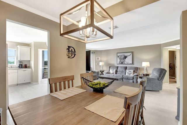 3951 Via Poinciana 415, Lake Worth, FL 33467