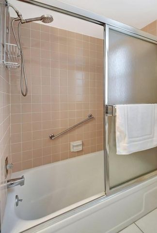 3951 Via Poinciana 415, Lake Worth, FL 33467