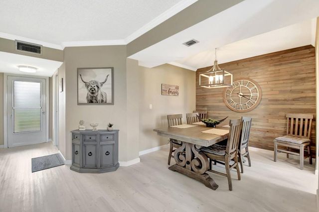 3951 Via Poinciana 415, Lake Worth, FL 33467