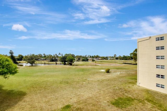 3951 Via Poinciana 415, Lake Worth, FL 33467