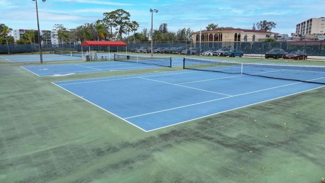 3951 Via Poinciana 415, Lake Worth, FL 33467